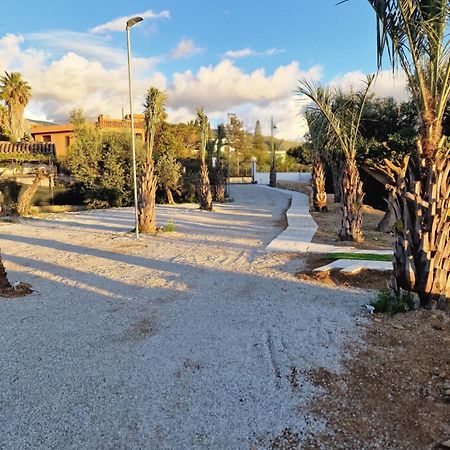 شينيسي Villa Eden, Bed And Breakfast المظهر الخارجي الصورة