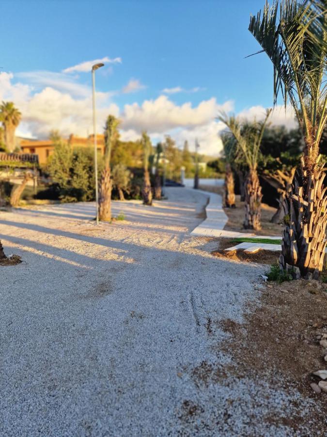 شينيسي Villa Eden, Bed And Breakfast المظهر الخارجي الصورة